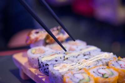 寿司 日本 日本人 餐厅 海鲜 三文鱼 白饭 卷 一顿饭 食物