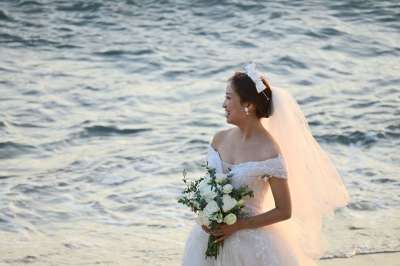 新娘 婚纱 大海 沙滩