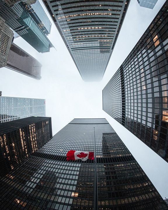 结构 建造 旗帜 多伦多 Canadianflag 城市的 抬头