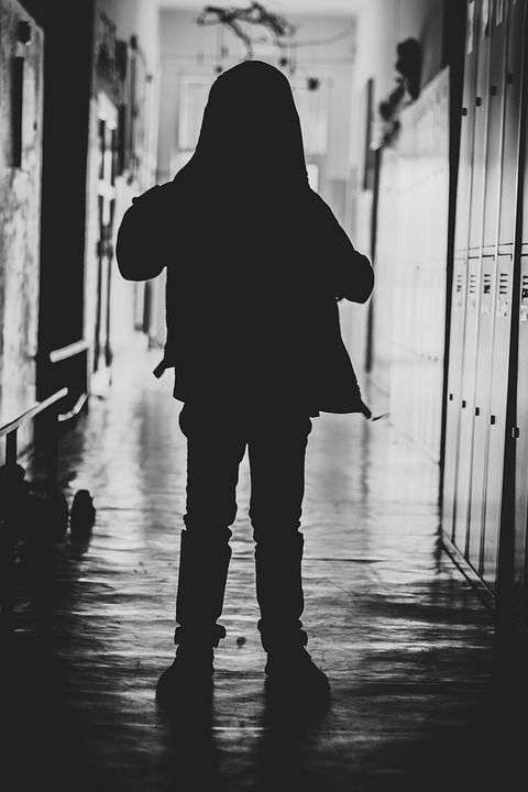 男孩 轮廓 年轻 孩子 人 儿童剪影 人物剪影 黑色的 学校