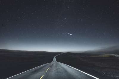 高速公路 夜晚 景观 天空 星星 射击之星 小行星 山 多雾路段