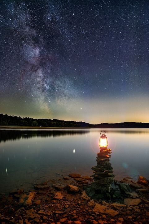 银河系 灯笼 灯 光 海滩 石头 湖 水 夜晚 星空 星星