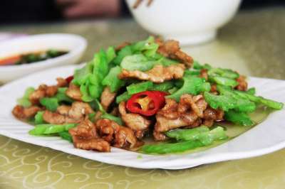 食物 晚餐 午餐 油炸 猪肉 肉 青辣椒 好吃 美味的 苦瓜