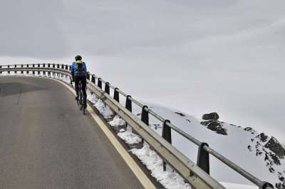 雪 山 自行车 极端 高山 陡 阿尔卑斯山 高速公路 高度