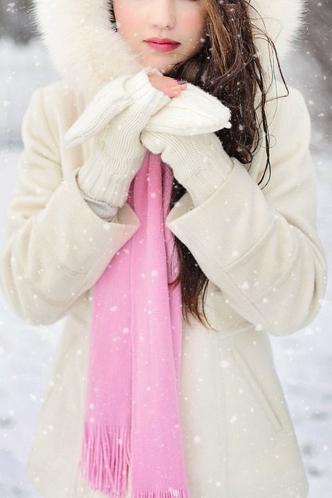 冬天 寒冷的 女士 雪 季节 圣诞节 十二月 降雪 天气 冷冻