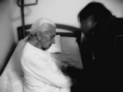 常量 痴呆症 女士 老的 阿尔茨海默氏症 退休之家 照顾长者