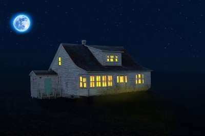 房子 点亮 夜晚 满月 老房子 月光 星空 星星 草地 景观