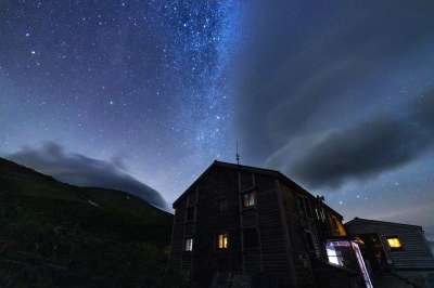 星空 夜晚的天空 银河系 明星 山间小屋 吨 山县的县 日本