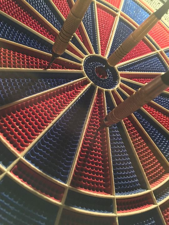 游戏 Dart 目标 直接命中 飞镖的游戏 扔 箭 精密体育
