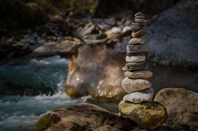 石头 自然 凯恩 平衡 禅 冥想 鹅卵石 水 河床 流动