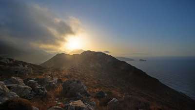 日出 山 海 海岸 悬崖 岩石 阳光 多雾路段 自然 风景