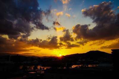 日落 天空 剪影 山 太阳 景观 云 黄昏 暮 成色 云景