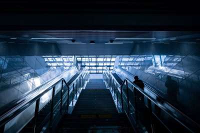 地铁 自动扶梯 孤独 路人 运输 城市 地铁 地铁 地铁 地铁