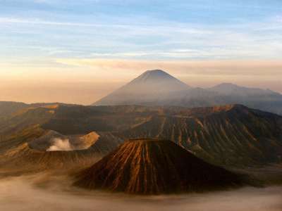 火山 爪哇 印度尼西亚 塞雷姆山 默拉皮火山山 溴山 蒸汽 抽烟