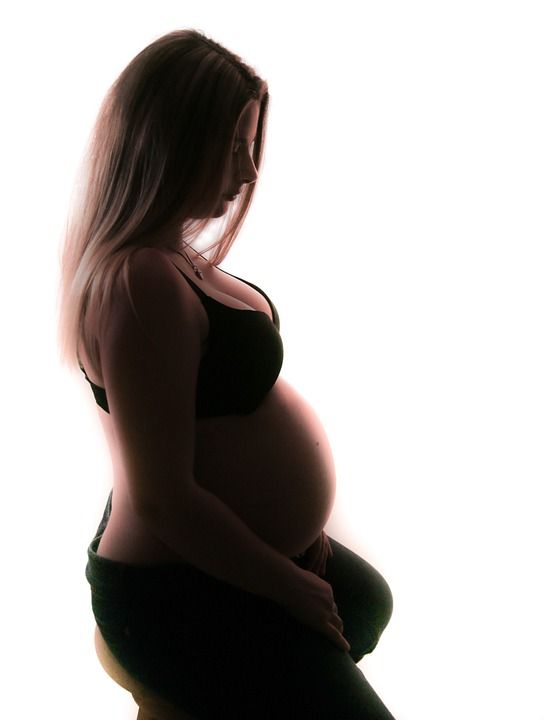女子 孕 婴儿 胃 怀孕的女人 妈妈 儿童 产妇 家庭