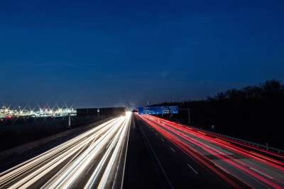 高速公路 路 交通 夜晚 城市 桥 火车 光 红色的 都会