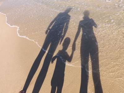家庭 阴影 海 海滨 海滩 夏天 假期 一起 孩子 沙 男孩