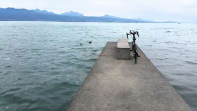 旅行 体育 自行车 骑自行车 自行车旅游 码头 湖 水 山地景观