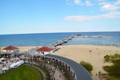 码头 波兰海 波罗的海 海滩 海滩上的人们 日光浴者 夏天 索波特
