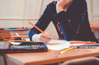 学校 画 画画 教育 铅笔 学习 初级 颜色 丰富多彩的 纸