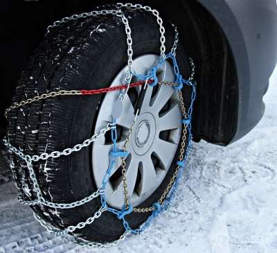 雪链 冬天 雪 寒冷的 下雪的 汽车 路 冬季轮胎 链节 安全