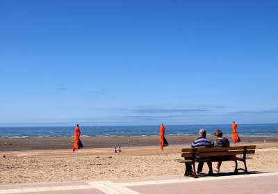 海滩 夫妻 情侣海滩 快乐的 海 浪漫的 一起 爱 假期 夏天