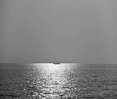 海 大海 渔船 船 风景 自然 黑白 太阳 水面 水