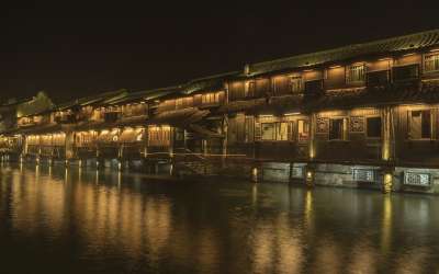 夜晚 老镇 反射 建造 旅行 旅游 镇 老的 结构 历史的