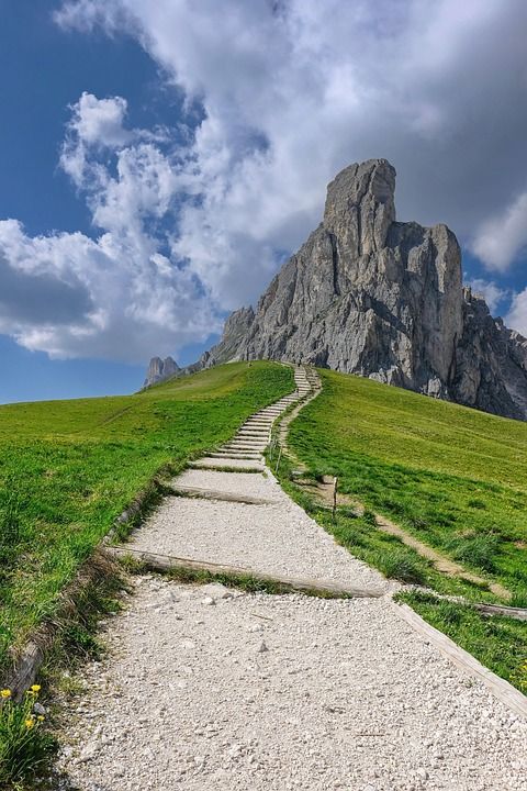 小路 山 自然 景观 踪迹 小山 原野 云 天空