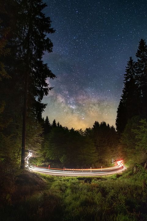 夜晚 银河系 路 光痕迹 星空 汽车 骑 头灯 黑暗的