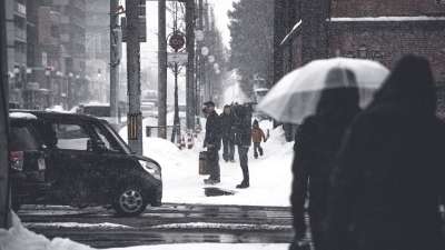 黑色的 城市 车 白色的 雪 日本 人们 路 冬天 男人