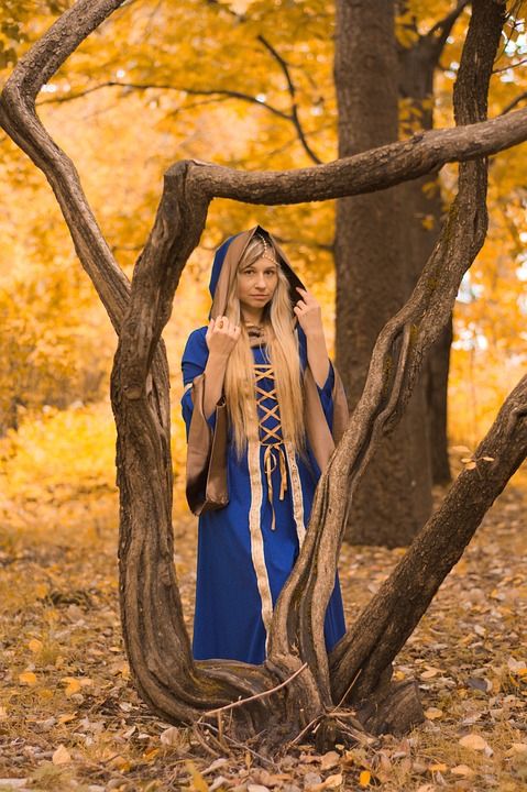 魔法 巫婆 中世纪 巫术 年轻女子 森林 Cosplay 神秘
