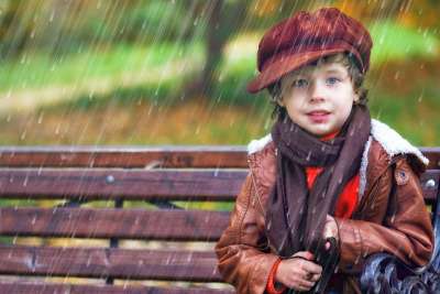 雨 男孩 婴儿 秋季 春天 孩子们 晴转多云 坏天气 儿童在雨