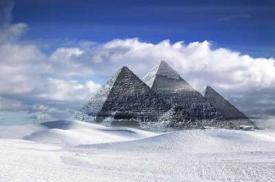 金字塔 吉萨 埃及 雪 景观 创造性地 多云的天空 幻想 气候