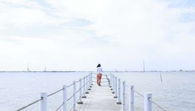 女孩 海 码头 女士 安静的 冷静的 自然 水 人