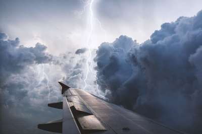 飞机 飞行 天空 云 自然 风暴 雨云 暴风雨 不安 飞机