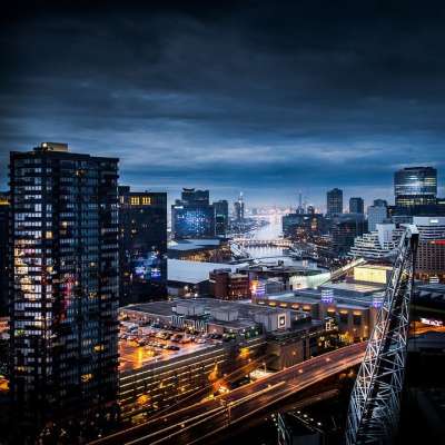结构 建造 基础设施 夜晚 灯 城市 城市的 天际线 路 桥