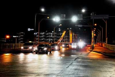 路 灯 头灯 汽车 车辆 交通 桥 夜晚