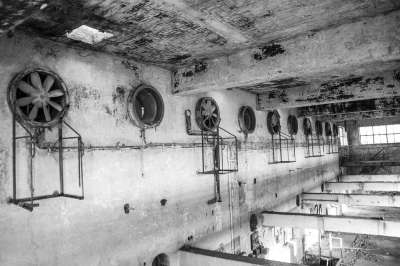 被遗弃 弃 废墟 工厂 老的 破旧的 解体 建造 建筑学 衰变
