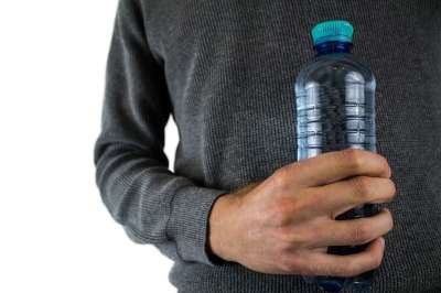 水瓶 塑料瓶 饮水瓶 水 矿泉水 宠物 《北京行动纲要》 男人