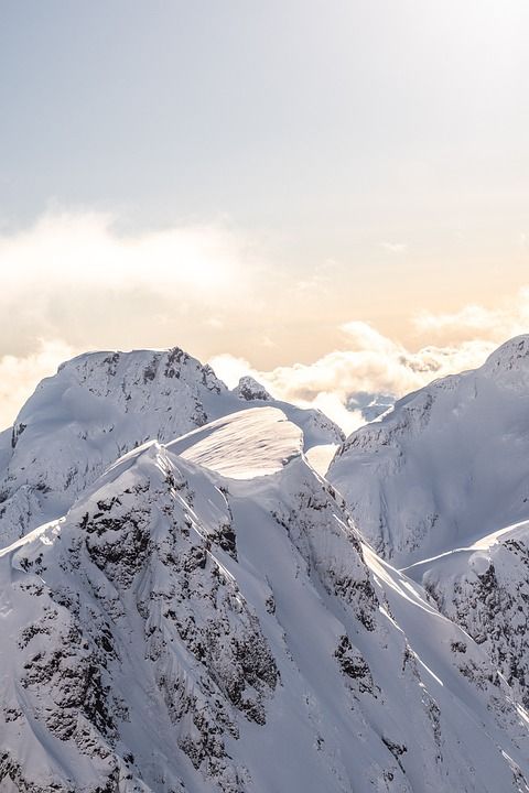 山 阿尔卑斯山 美丽的 蓝色的 云 寒冷的 极端 冰 风景