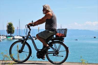 自行车 积极的娱乐 海滩 湖 水 活性 娱乐 旅行 端口 博登