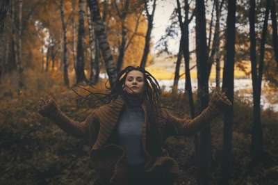 火 秋季 巫师 年轻女子 暮光之城 森林 哥特 巫婆 幻想
