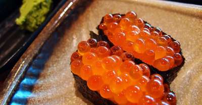 仓 红鱼子酱 寿司 鲑鱼子 日本食品 日本人 美食 食物 海鲜