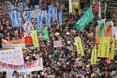 香港 中国 新的一年 3 月 人们 横幅 旗帜 人群 拥挤 庆典