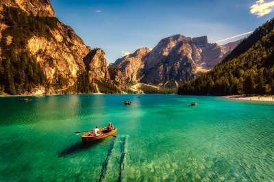 意大利 船 假期 旅游 山 湖 水 谷 森林 树木 国家