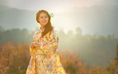 亚洲 亚洲女人 亚洲传统服饰 日落 肖像 户外 美丽 美丽的