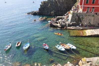 船 湾 Mediterriane 夏天 阳光灿烂的日子 意大利 旅游