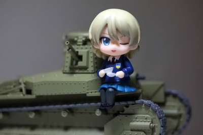 女孩们 和 装甲车 类型 坦克 老的 优质的 玩具 塑像