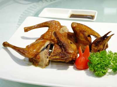 烤鸽子 烧乳鸽 中国人 美食 酥脆的 亚洲人 盘子 餐厅 广东话